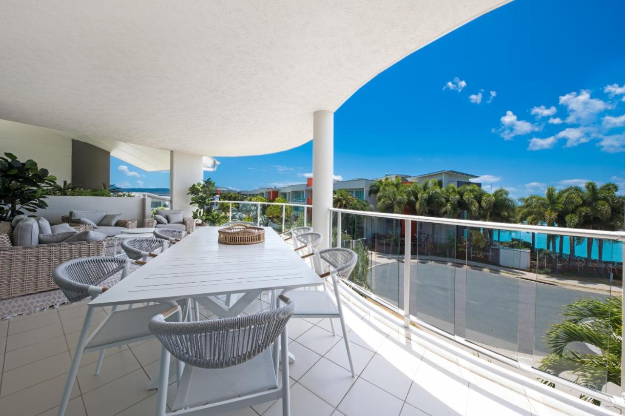 At Marina Shores Airlie Beach Exterior foto The apartment balcony