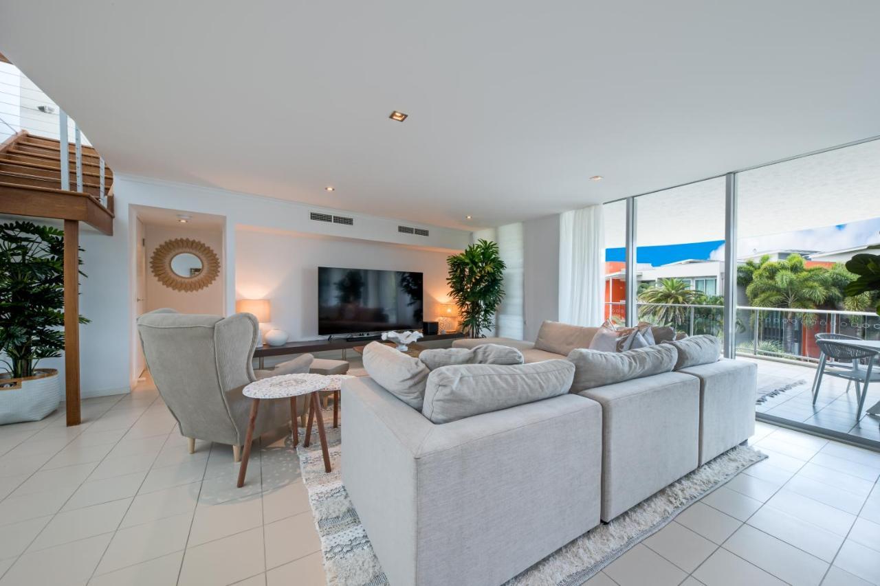 At Marina Shores Airlie Beach Exterior foto Living room