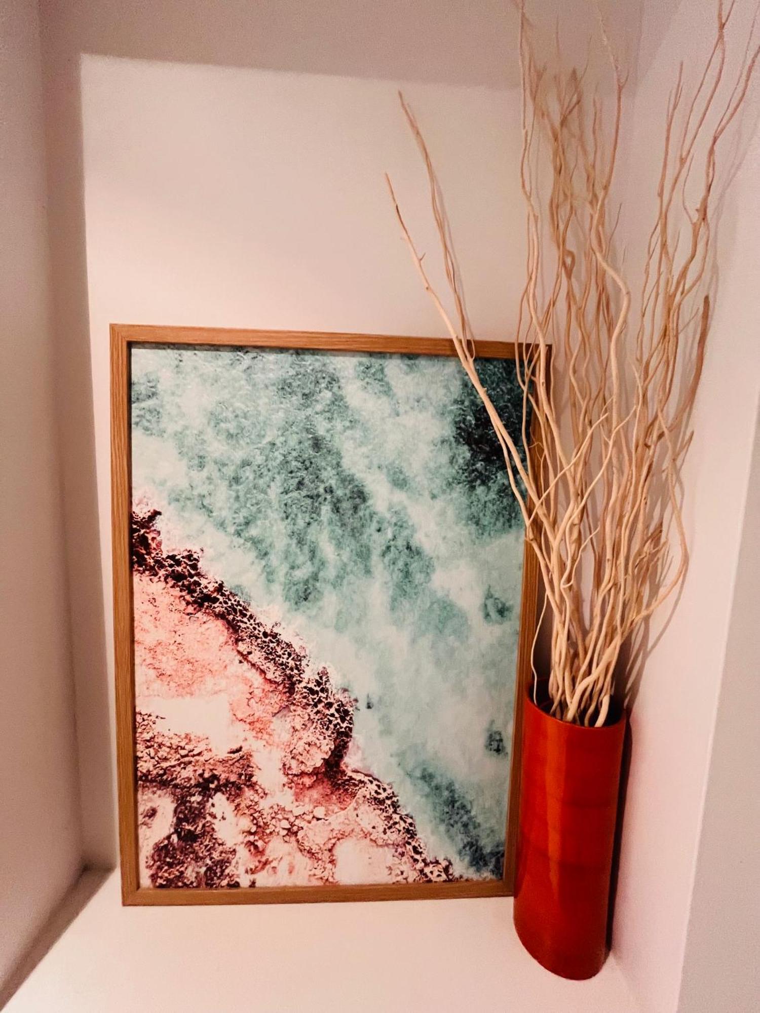 At Marina Shores Airlie Beach Exterior foto A painting by the artist