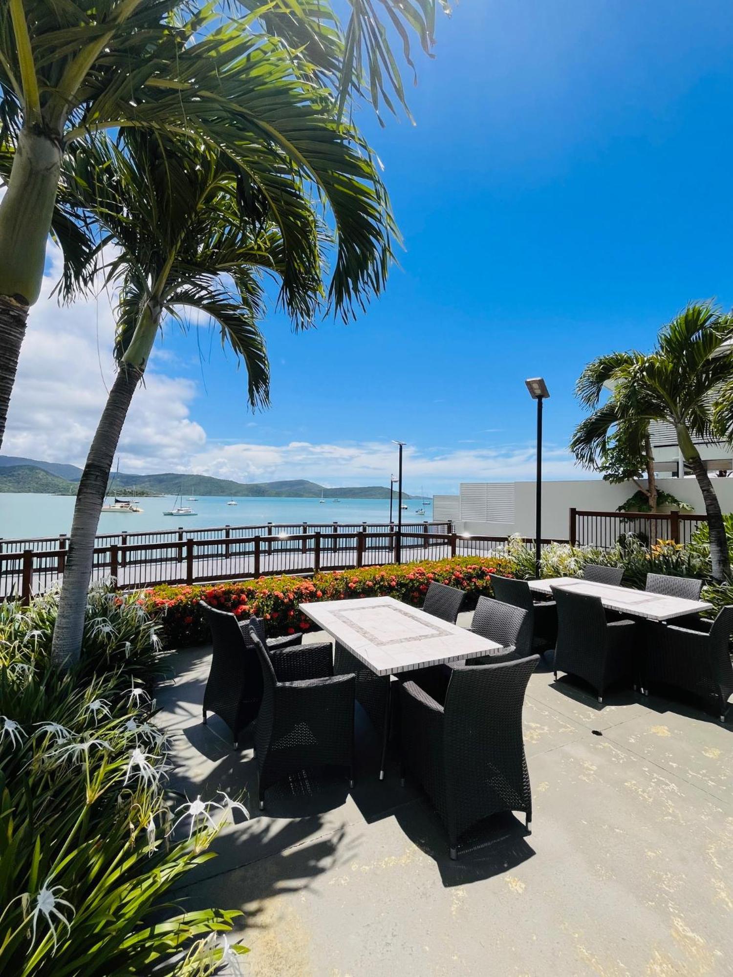 At Marina Shores Airlie Beach Exterior foto View of the Great Barrier Reef from the Strand, Townsville