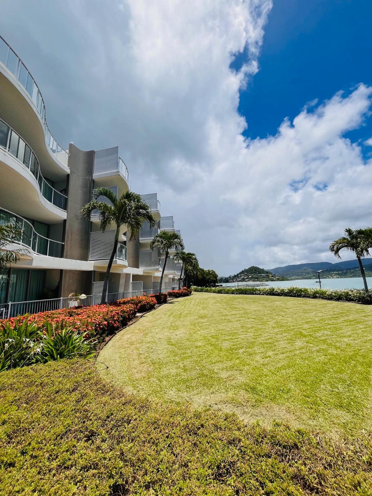 At Marina Shores Airlie Beach Exterior foto View of the resort