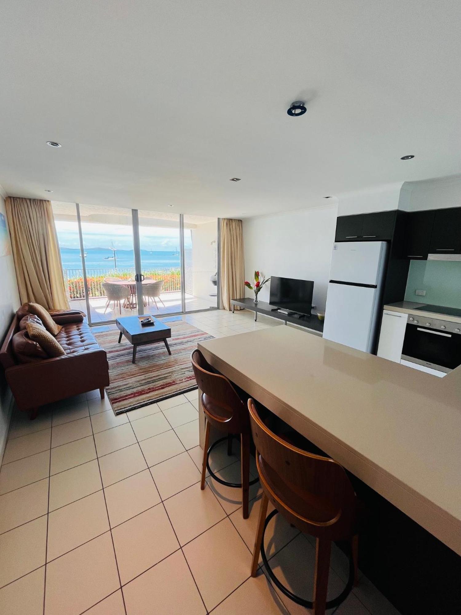 At Marina Shores Airlie Beach Exterior foto A typical apartment at the Mantra on Mooloolaba