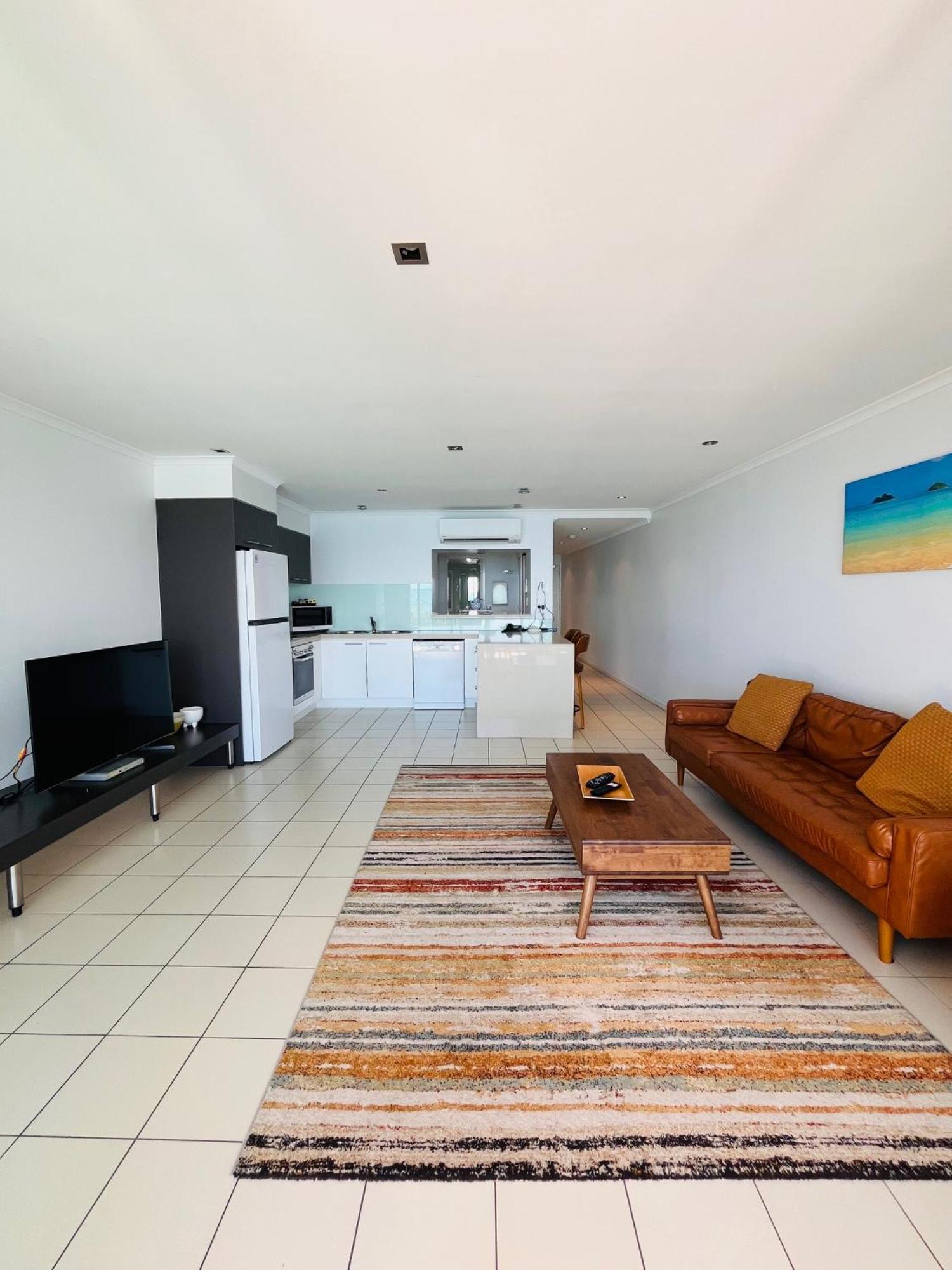 At Marina Shores Airlie Beach Exterior foto A typical apartment interior