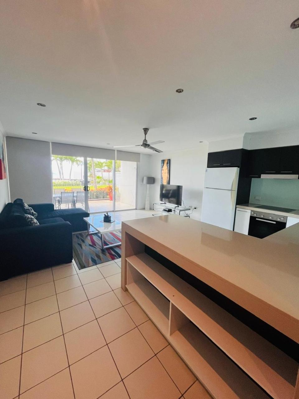 At Marina Shores Airlie Beach Exterior foto A typical apartment interior