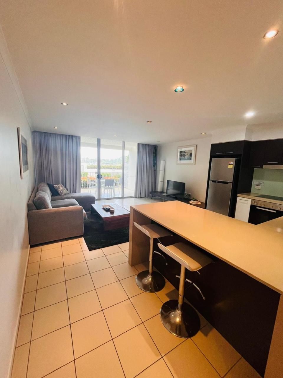 At Marina Shores Airlie Beach Exterior foto A typical apartment at the University of New South Wales