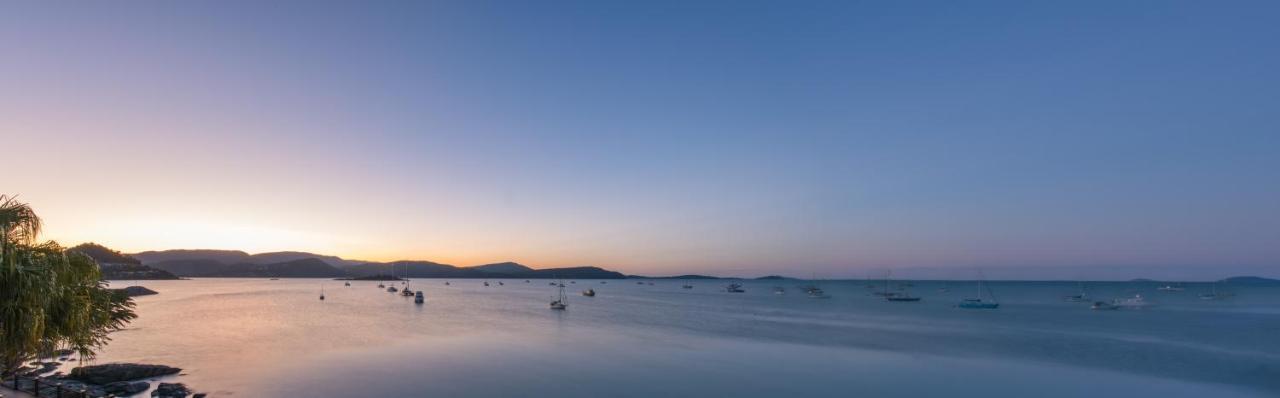 At Marina Shores Airlie Beach Exterior foto Sunset over the Gulf of Roses