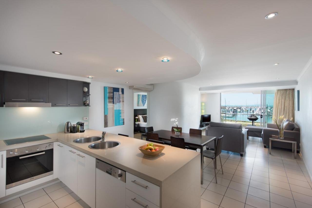 At Marina Shores Airlie Beach Exterior foto A typical apartment interior