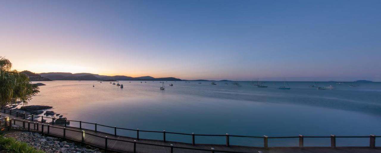 At Marina Shores Airlie Beach Exterior foto View of the bay from the promenade