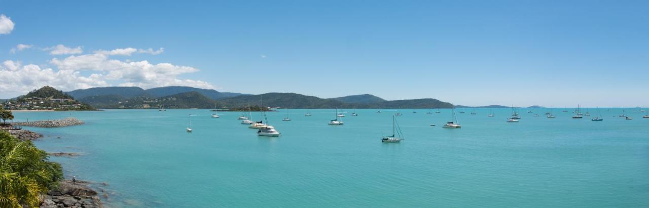 At Marina Shores Airlie Beach Exterior foto View of the bay